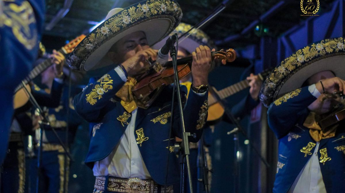 Mariachazo on stage